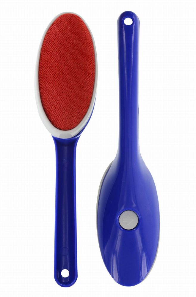 Rotatable textile brush, suitable for left- and right-handed users